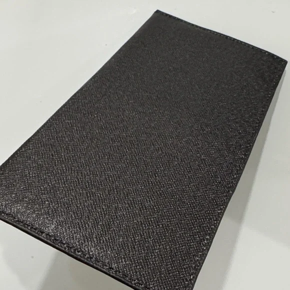 Louis Vuitton Elegant Black Card Holder - Picture 6 of 6